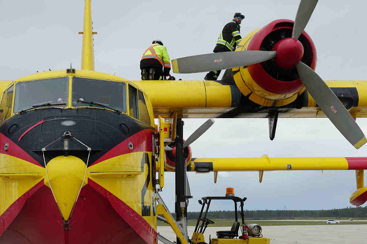 Water bomber canadian pilot skills waterbomber got throttlextreme