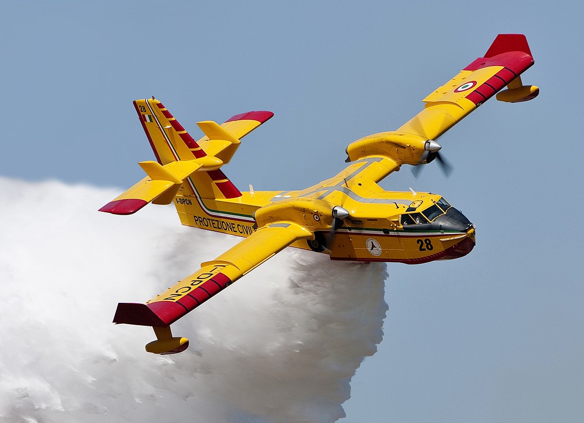 Super scooper plane