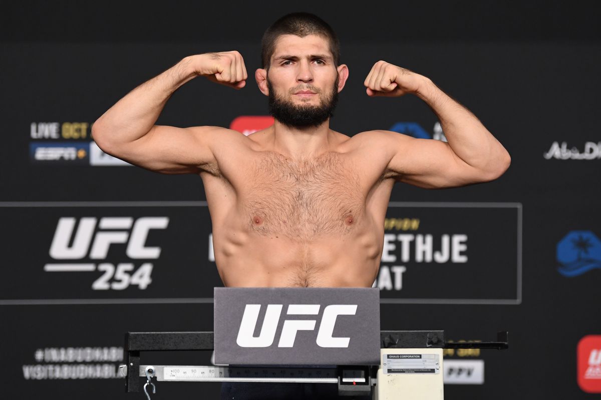 Khabib kicked off plane