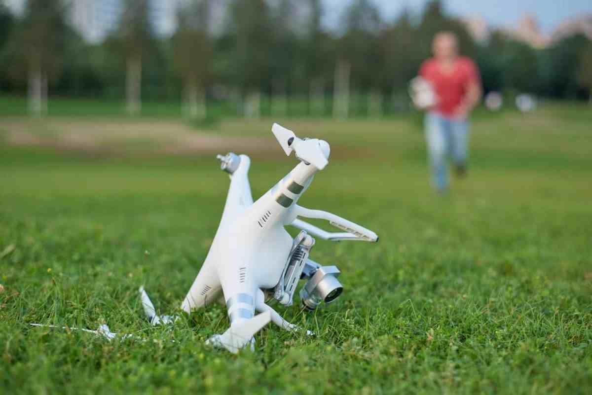 Drone drones airplanes aile avion serious crashes reports