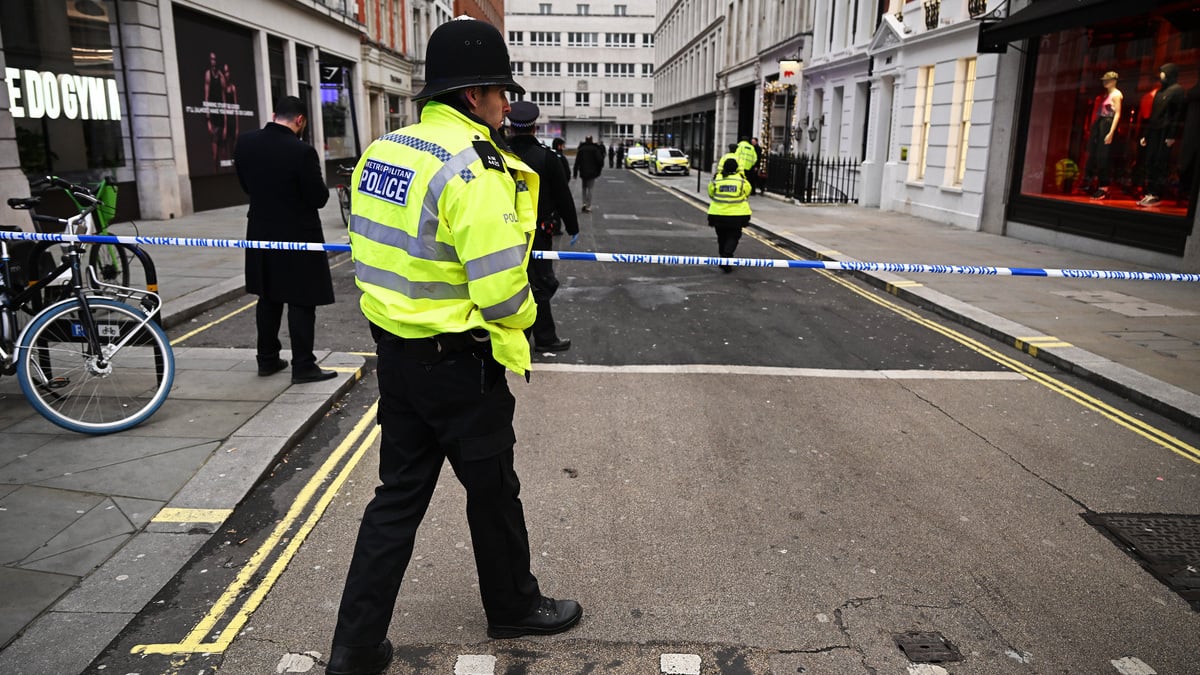 Central London District of Regent Street Evacuated Due to Bomb