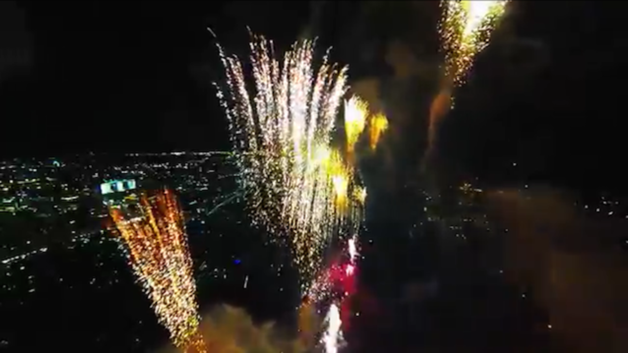 Fireworks principale cambiamento professionisti associazione droni legally insegna dronezine