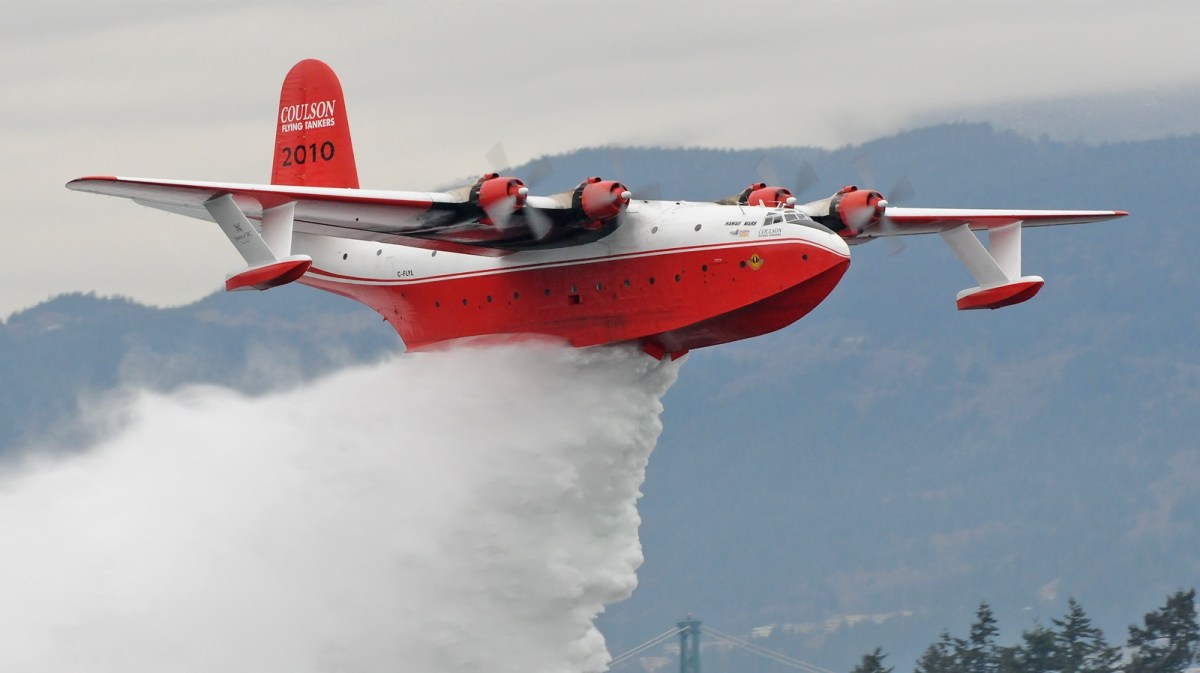 Bomber water canadian pilot skills got throttlextreme plane footage firefighters skill testament firefighting courage level here video have we