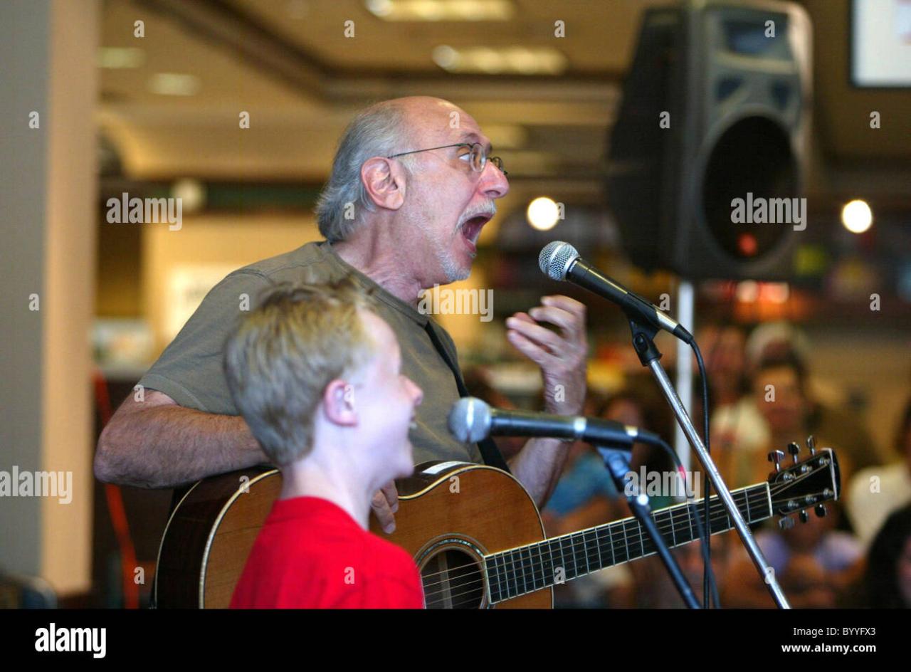 Folk icon Peter Yarrow '59, of Peter, Paul and Mary, dies at 86