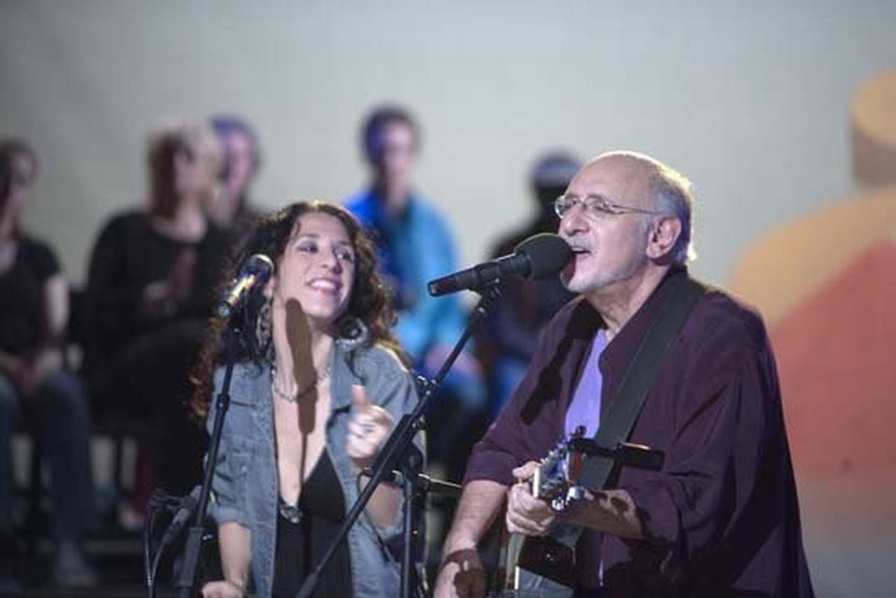 Folk icon Peter Yarrow '59, of Peter, Paul and Mary, dies at 86